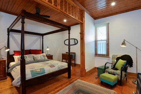 Trafalgar Premium Vintage Suites - Holiday Adelaide 10