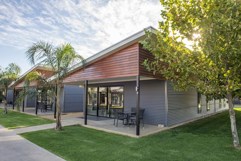 Paringa Resort - Holiday Adelaide 0