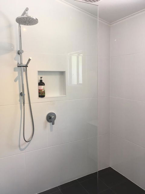 Hilltop Too - Holiday Adelaide 18