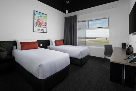 Rydges Pit Lane - Holiday Adelaide 32