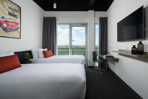 Rydges Pit Lane - Holiday Adelaide 30