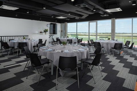 Rydges Pit Lane - Holiday Adelaide 14