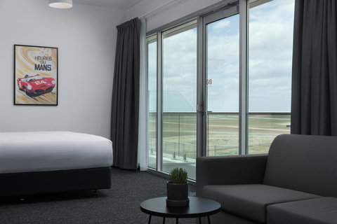 Rydges Pit Lane - Holiday Adelaide 25