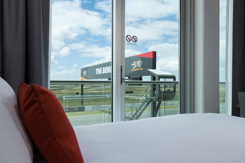 Rydges Pit Lane - Holiday Adelaide 22