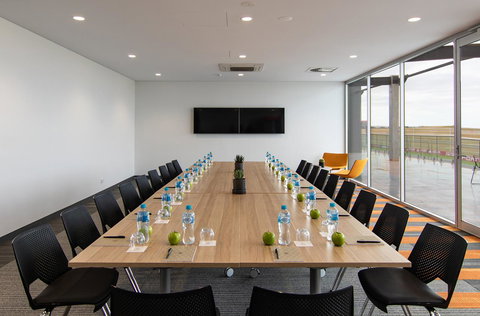 Rydges Pit Lane - Holiday Adelaide 40