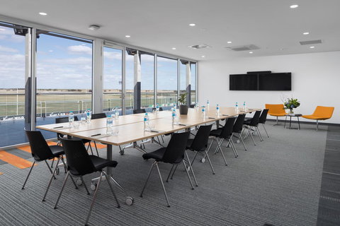 Rydges Pit Lane - Holiday Adelaide 3