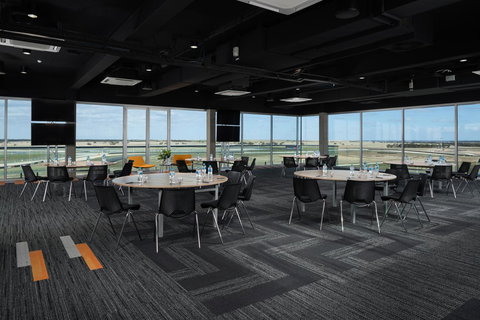 Rydges Pit Lane - Holiday Adelaide 5