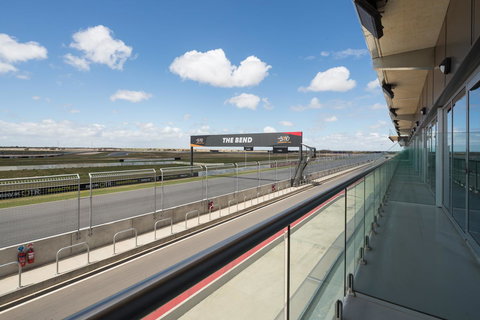 Rydges Pit Lane - Holiday Adelaide 1