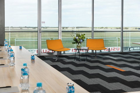 Rydges Pit Lane - Holiday Adelaide 4