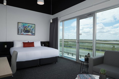 Rydges Pit Lane - Holiday Adelaide 10