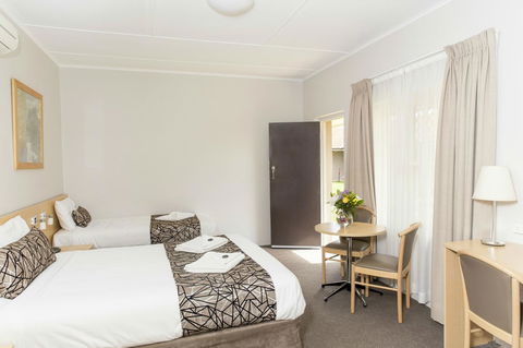 Bathurst Motor Inn - Holiday Adelaide 24