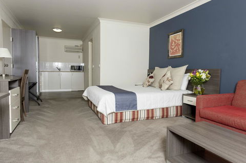 Bathurst Motor Inn - Holiday Adelaide 11