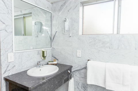 Bathurst Motor Inn - Holiday Adelaide 20