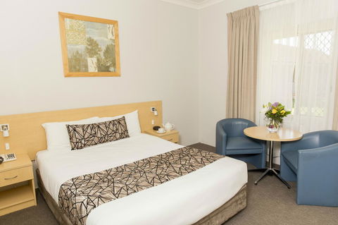 Bathurst Motor Inn - Holiday Adelaide 3