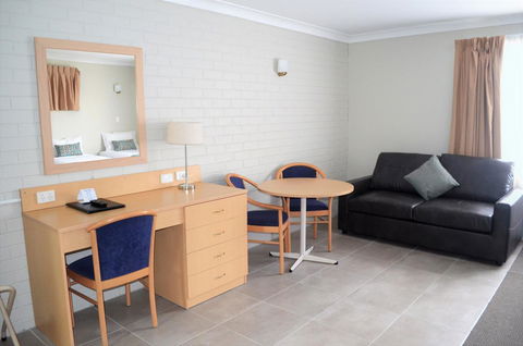 Bathurst Motor Inn - Holiday Adelaide 9