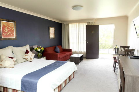 Bathurst Motor Inn - Holiday Adelaide 1