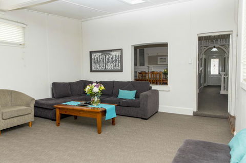 Bathurst Motor Inn - Holiday Adelaide 31