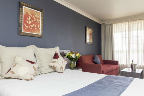 Bathurst Motor Inn - Holiday Adelaide 10