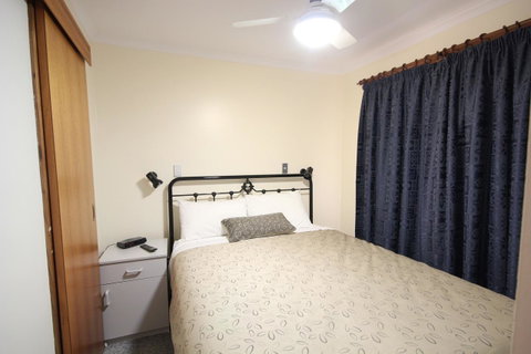 Port Vincent Motel & Apartments - Holiday Adelaide 18
