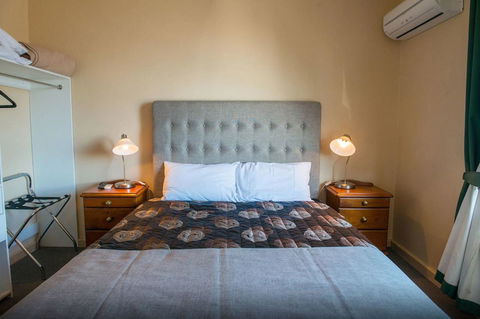 Tailem Bend Riverside Hotel - Holiday Adelaide 2