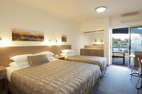 Loxton Community Hotel Motel - Holiday Adelaide 16