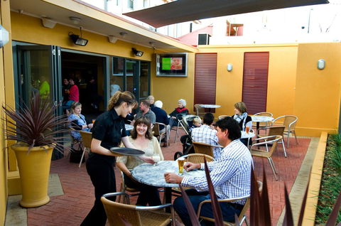 Loxton Community Hotel Motel - Holiday Adelaide 13