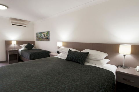 Loxton Community Hotel Motel - Holiday Adelaide 11