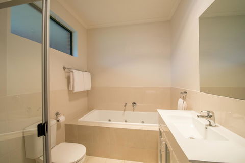 Clare Country Club - Holiday Adelaide 16