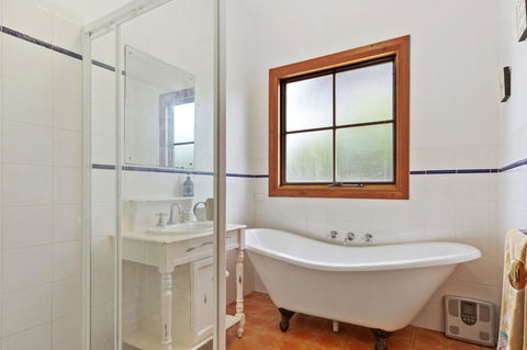 The Log Cabin - 47 Jetty Road - Holiday Adelaide 3