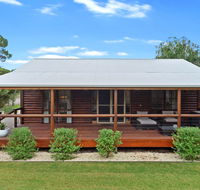 The Log Cabin - 47 Jetty Road - Holiday Adelaide