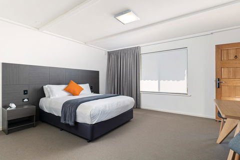 Mick O\'Sheas - Holiday Adelaide 4