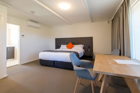 Mick O\'Sheas - Holiday Adelaide 29