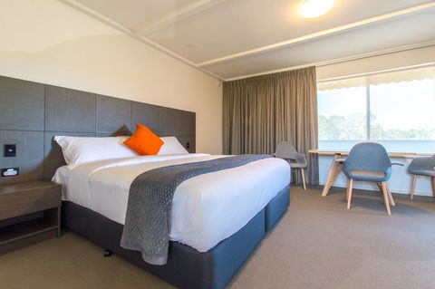 Mick O\'Sheas - Holiday Adelaide 0