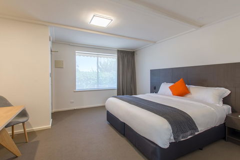 Mick O\'Sheas - Holiday Adelaide 9