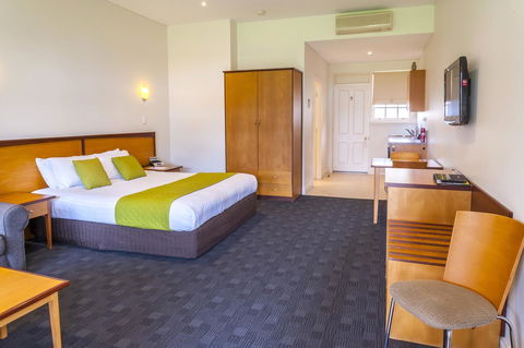 Serafino McLaren Vale - Holiday Adelaide 1