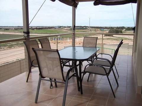 Relax On Par - Holiday Adelaide 11