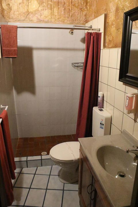 The Underground Motel - Holiday Adelaide 4