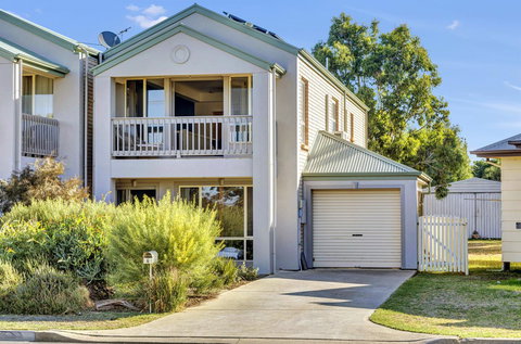 The Lighthouse - Port Willunga - C21 SouthCoast Holidays - Holiday Adelaide 0