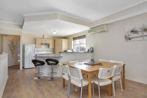 The Lighthouse - Port Willunga - C21 SouthCoast Holidays - Holiday Adelaide 5