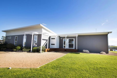 Villa Serra - Holiday Adelaide 0