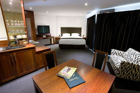 The Commodore - Holiday Adelaide 10