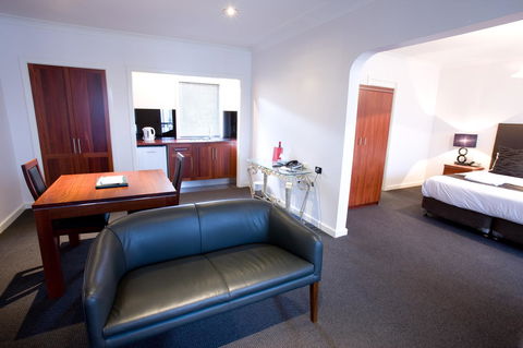 The Commodore - Holiday Adelaide 32