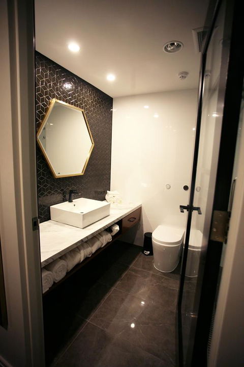 Ellen Hotel - Holiday Adelaide 18
