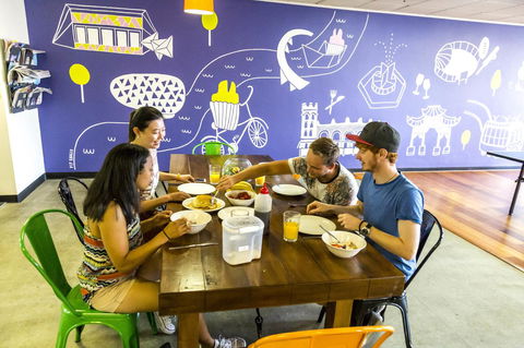YHA Adelaide Central - Holiday Adelaide 8