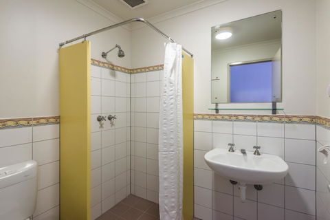 YHA Adelaide Central - Holiday Adelaide 40