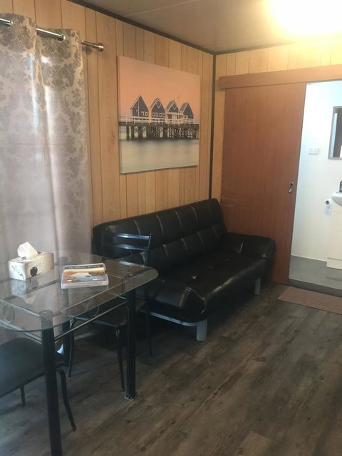 Murray Bridge Riverview Cabin - Holiday Adelaide 5