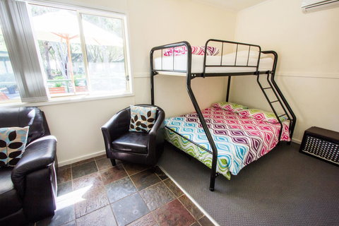 The Retreat Port Stephens - Holiday Adelaide 3