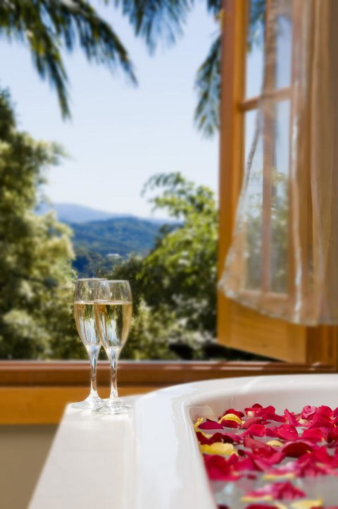 SummerHills Retreat Byron Bay - Holiday Adelaide 6