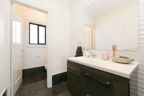 Gizmos Retreat - Holiday Adelaide 1