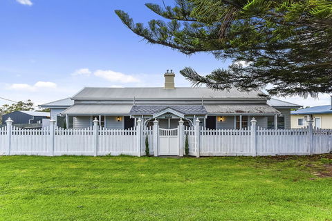 Railway Cottage In Beachport - Holiday Adelaide 4